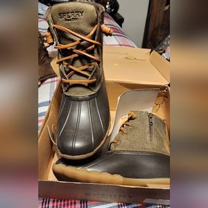 NWT Sperry Boots